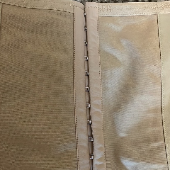 Bellefit PostPartum Girdle size Small - Picture 6 of 9